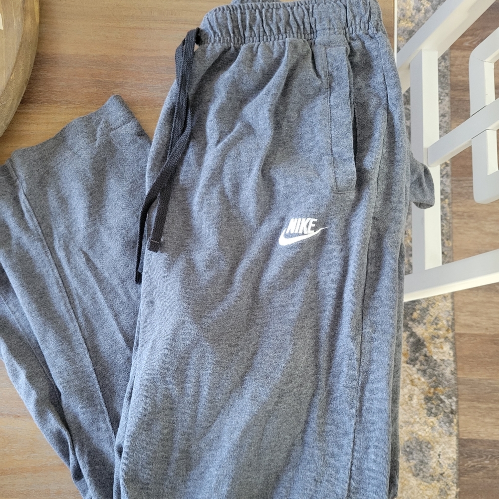 NIKE swears men's